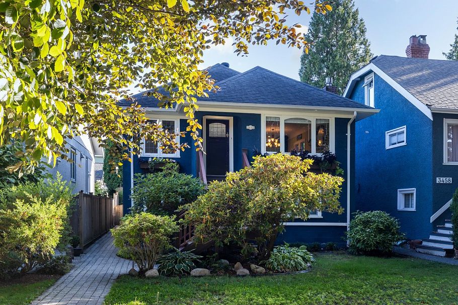 3432 W 13th Avenue Vancouver, BC - 1