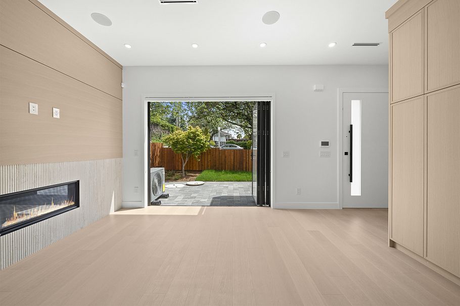 1 6461 E Prince Edward Street Vancouver, BC - 4