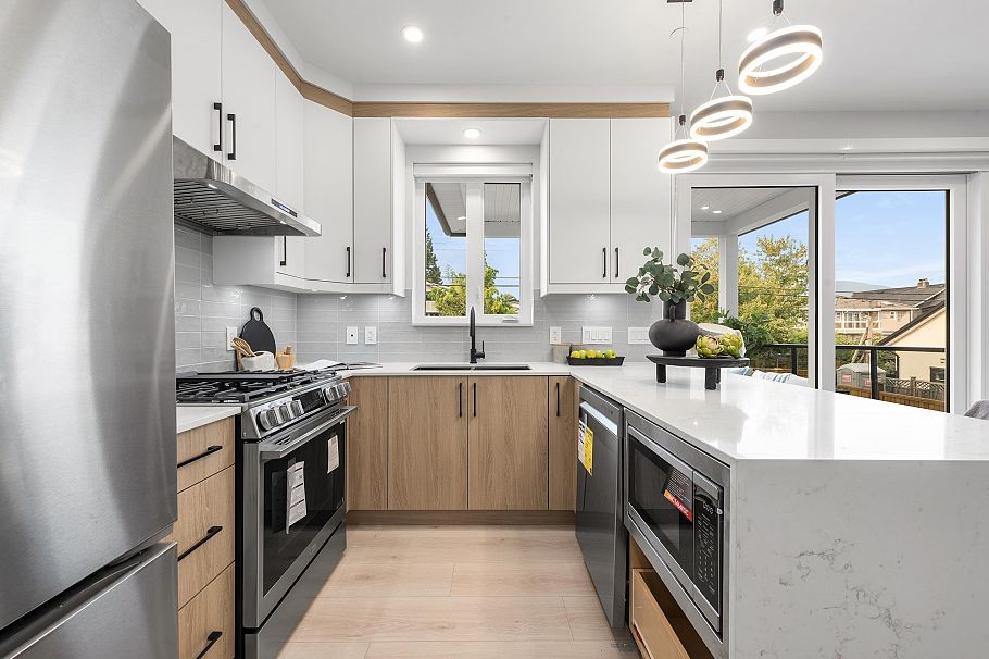 2 2741 Mcgill Street Vancouver, BC - 3