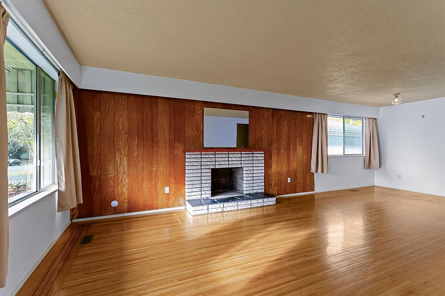 1615 Adanac Street Vancouver, BC - 1