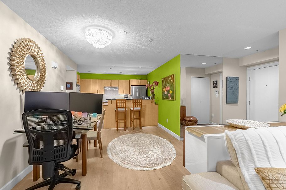 104 3750 Edgemont Boulevard North Vancouver, BC - 4