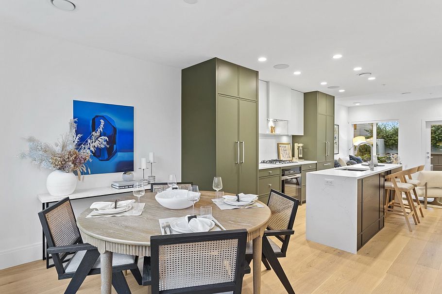 553 W 26th Avenue Vancouver, BC - 5