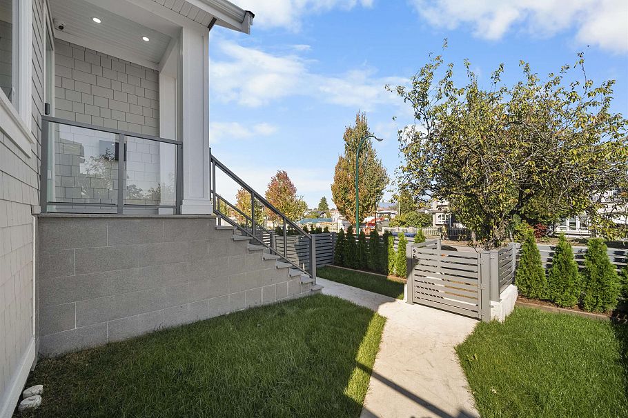 2792 E 49th Avenue Vancouver, BC - 20