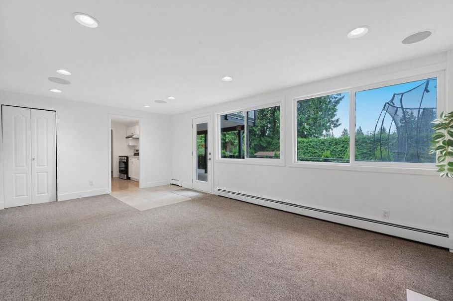 727 Crystal Court North Vancouver, BC - 24