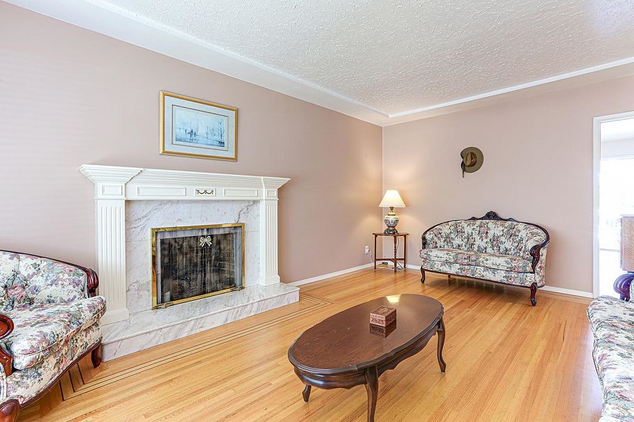 2553 E 20th Avenue Vancouver, BC - 4