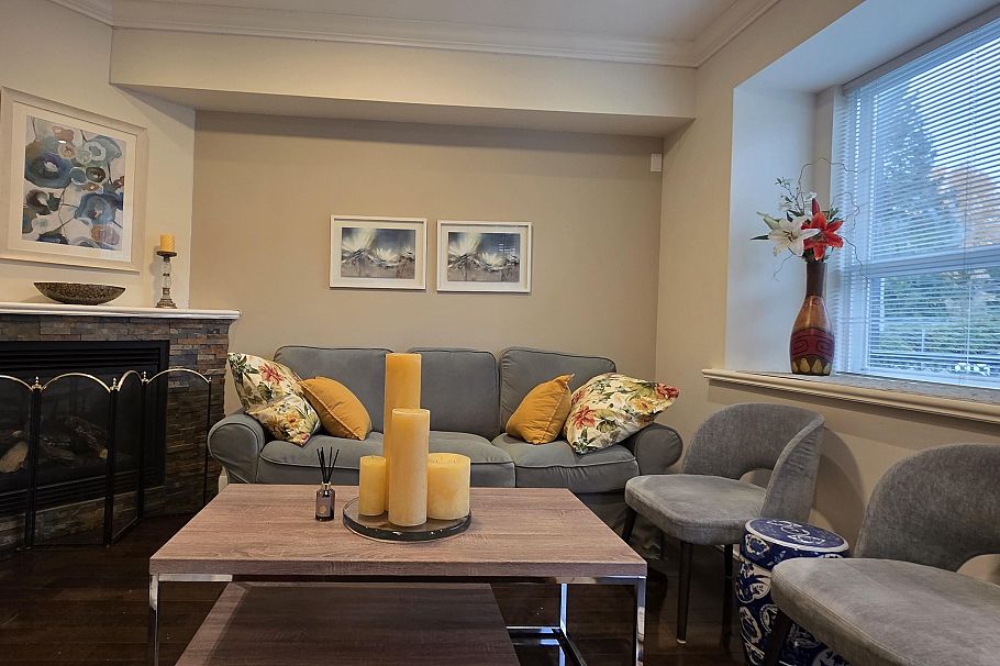 665 W 15th Street North Vancouver, BC - 2