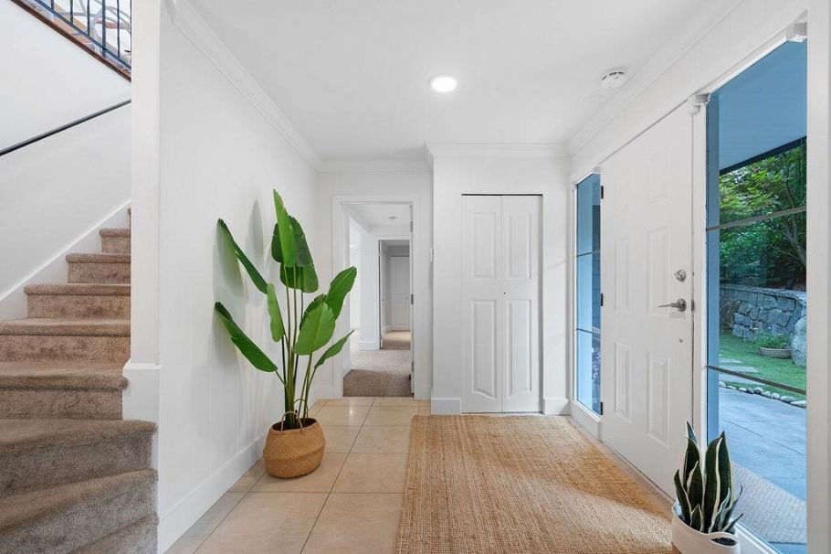 727 Crystal Court North Vancouver, BC - 23