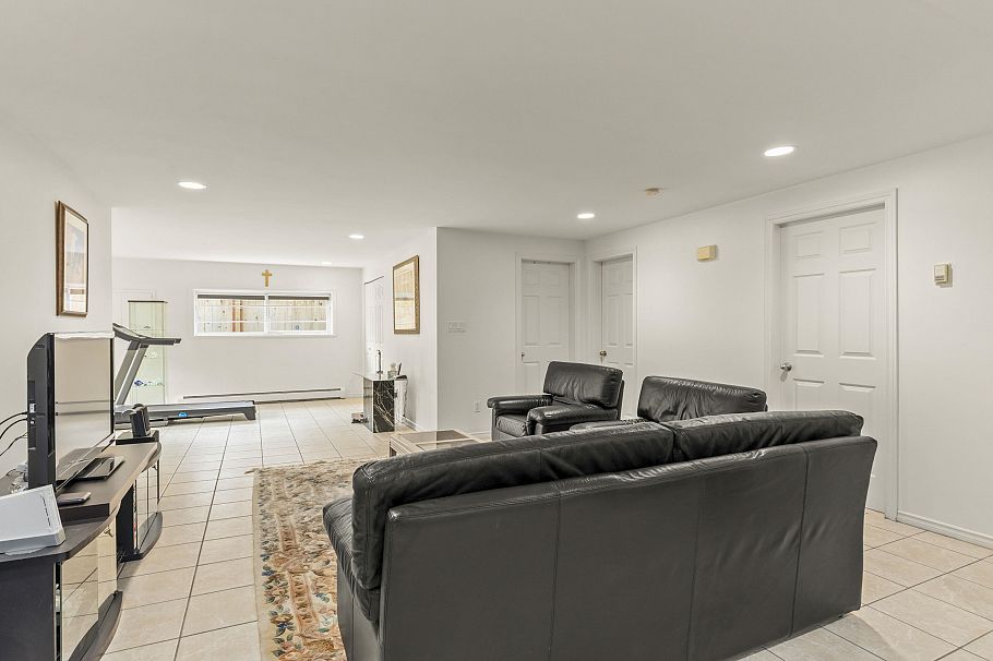 1270 W 46th Avenue Vancouver, BC - 27