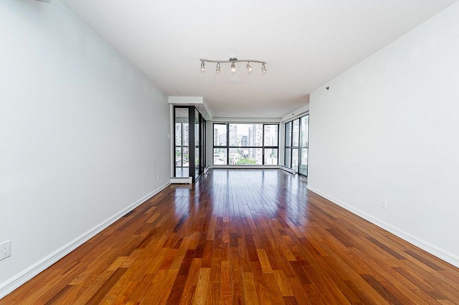 1304 283 Davie Street Vancouver, BC - 5