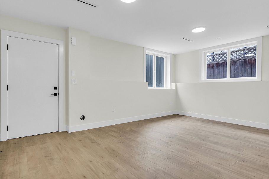 2 5221 Clarendon Street Vancouver, BC - 24