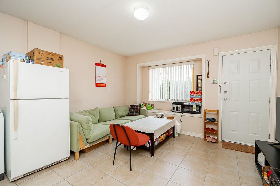 2887 E Georgia Street Vancouver, BC - 24