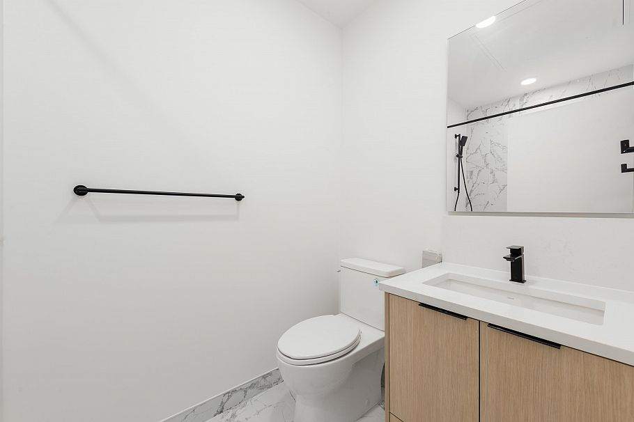 117 422 E 3rd Street North Vancouver, BC - 20