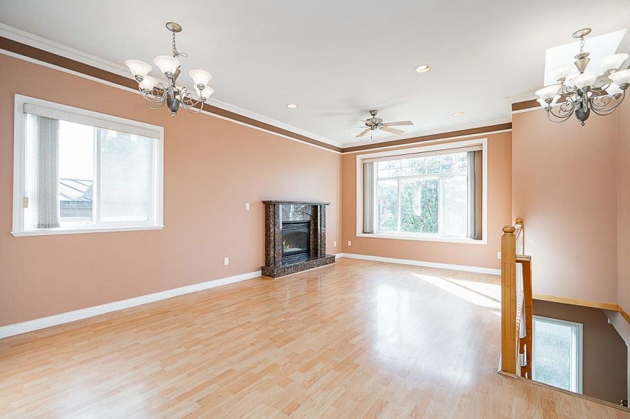 2887 E Georgia Street Vancouver, BC - 4