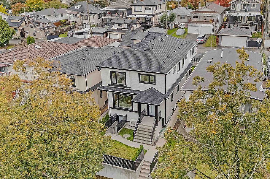 1 585 E 60th Avenue Vancouver, BC - 2