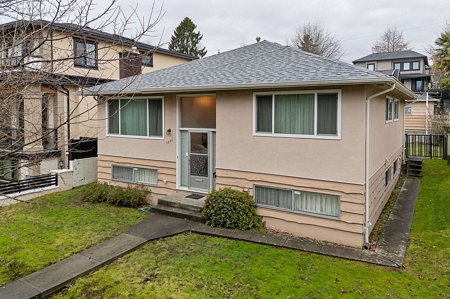 1521 E 64th Avenue Vancouver, BC - 33