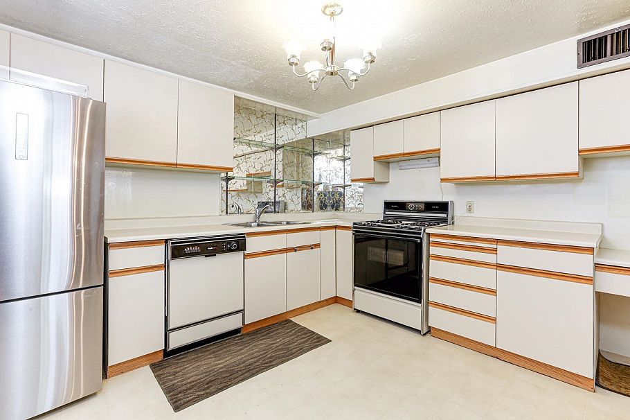 2553 E 20th Avenue Vancouver, BC - 23