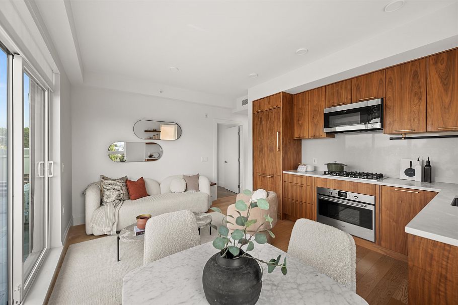 406 2550 Garden Drive Vancouver, BC - 2