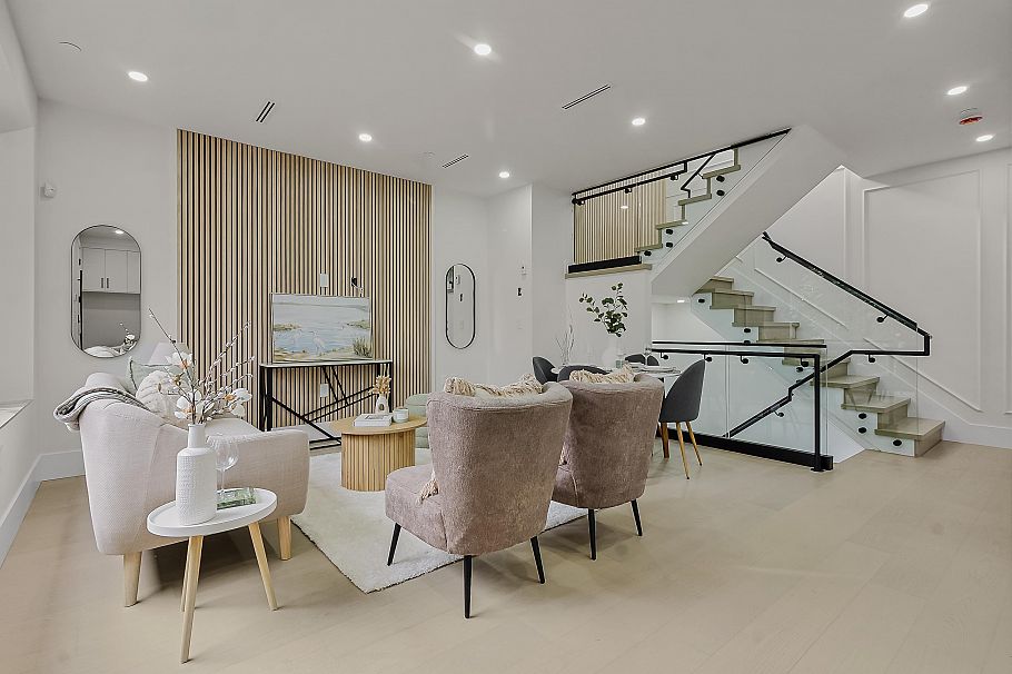 1 585 E 60th Avenue Vancouver, BC - 5