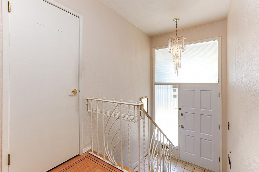 2553 E 20th Avenue Vancouver, BC - 16