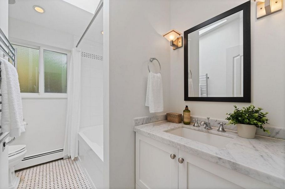 727 Crystal Court North Vancouver, BC - 26