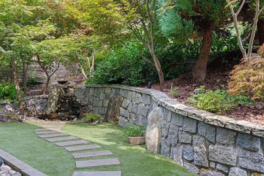 727 Crystal Court North Vancouver, BC - 30