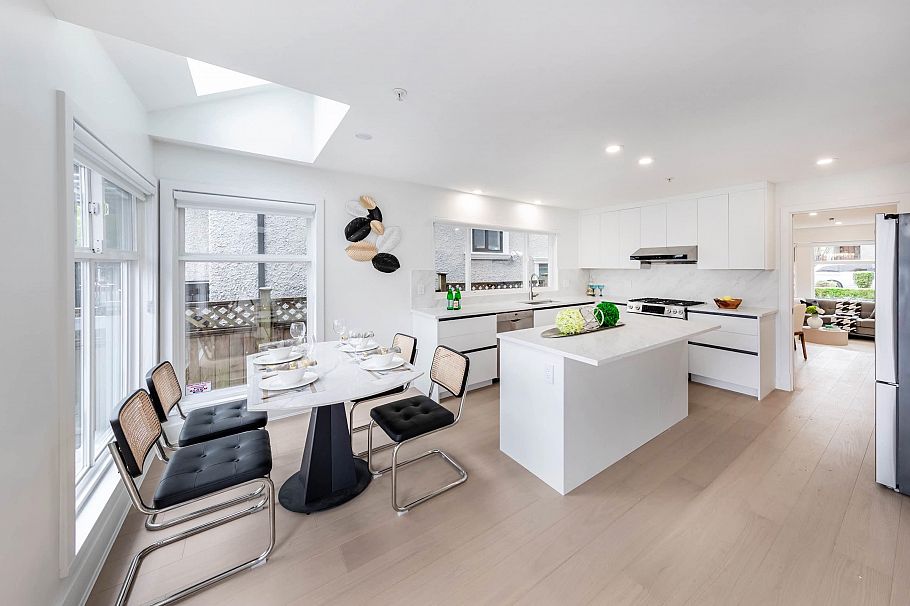 3727 W 22nd Avenue Vancouver, BC - 1