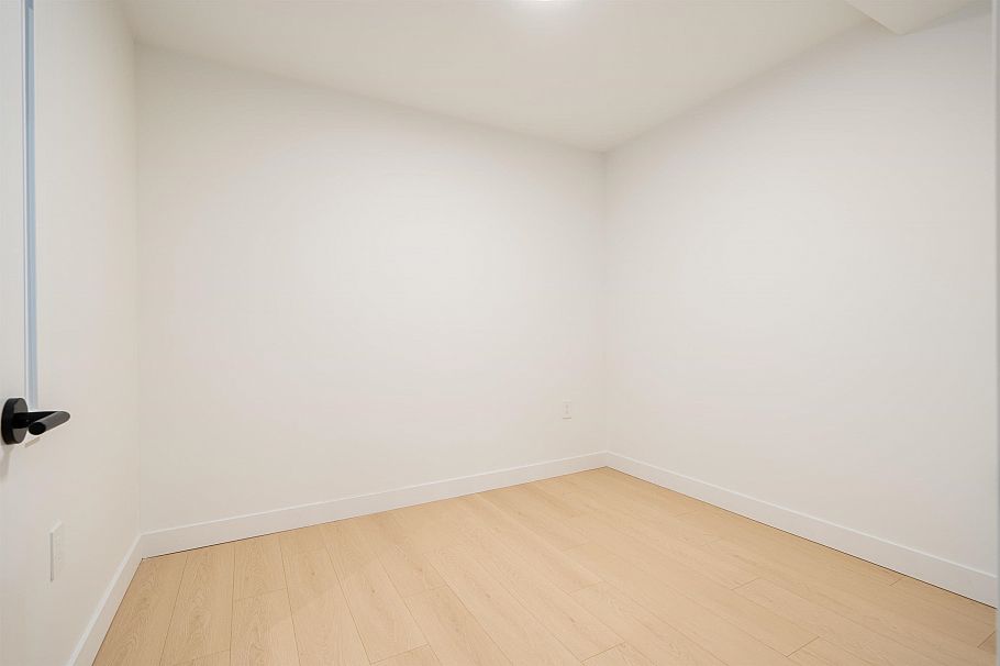 8088 Laurel Street Vancouver, BC - 32