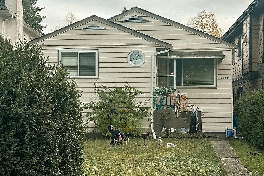 5556 Earles Street Vancouver, BC - 1