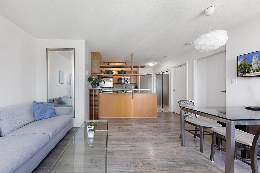 1607 1495 Richard Street Vancouver, BC - 5