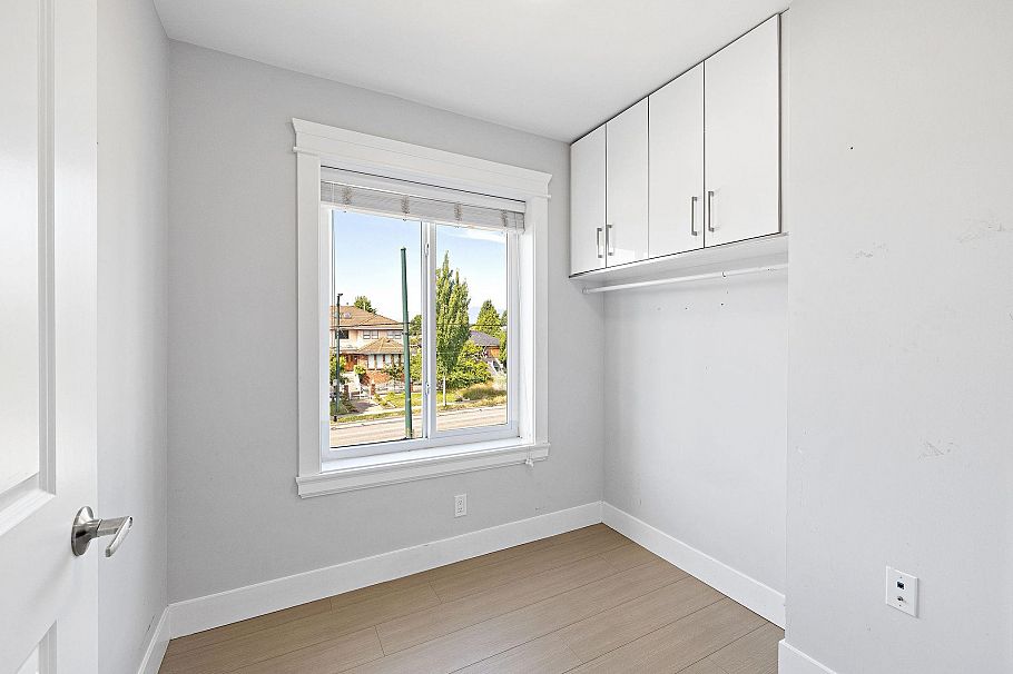 1 2430 E 41 Avenue Vancouver, BC - 19