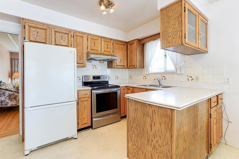 2553 E 20th Avenue Vancouver, BC - 5