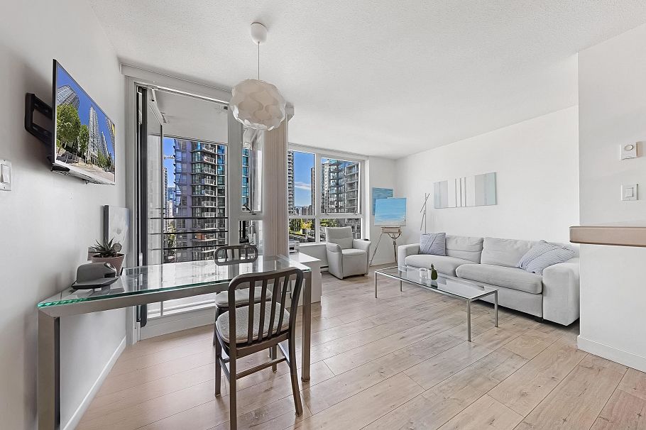 1607 1495 Richard Street Vancouver, BC - 3