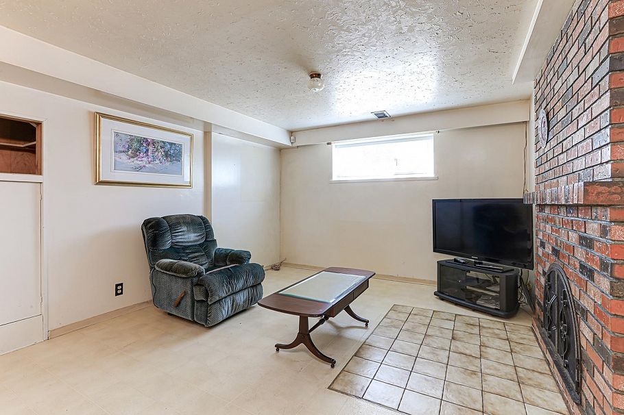 2553 E 20th Avenue Vancouver, BC - 18