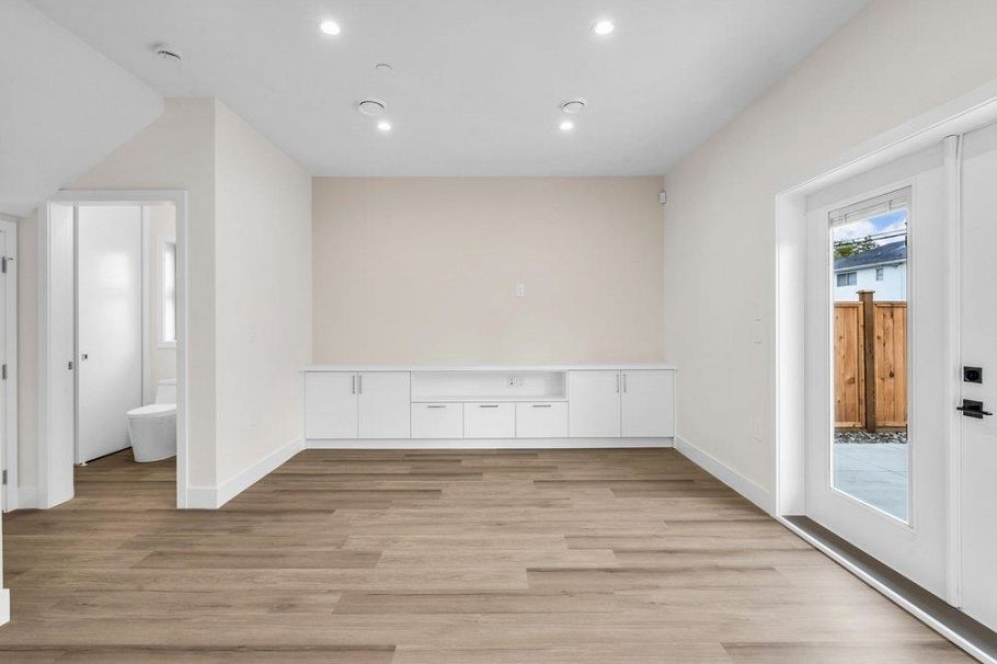 2 4257 Knight Street Vancouver, BC - 4