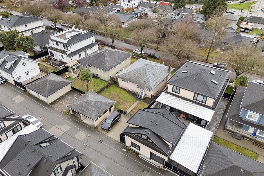 1521 E 64th Avenue Vancouver, BC - 38