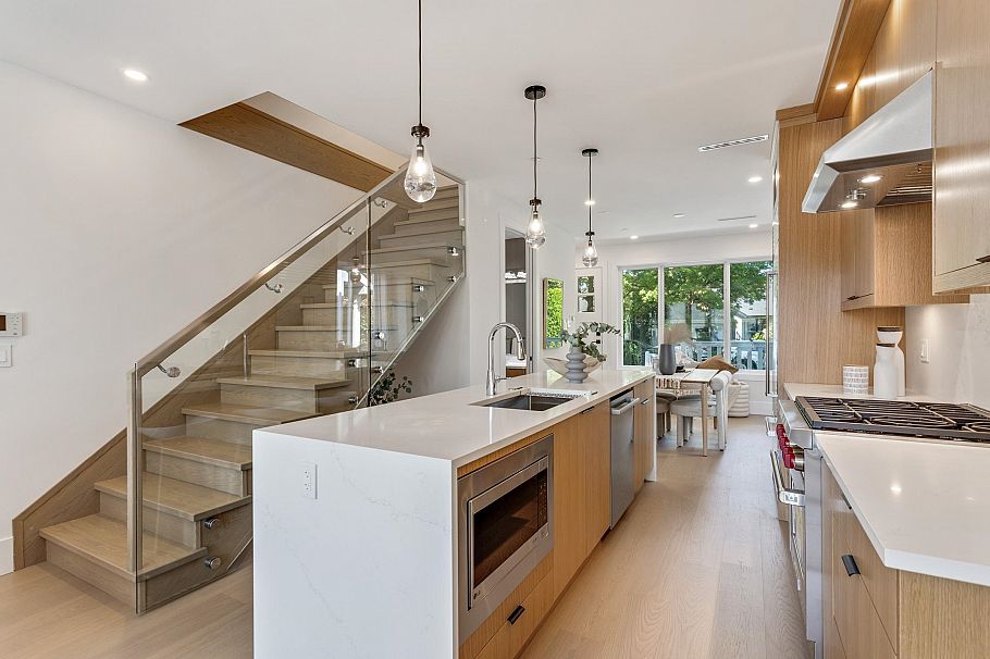 2658 Waterloo Street Vancouver, BC - 8