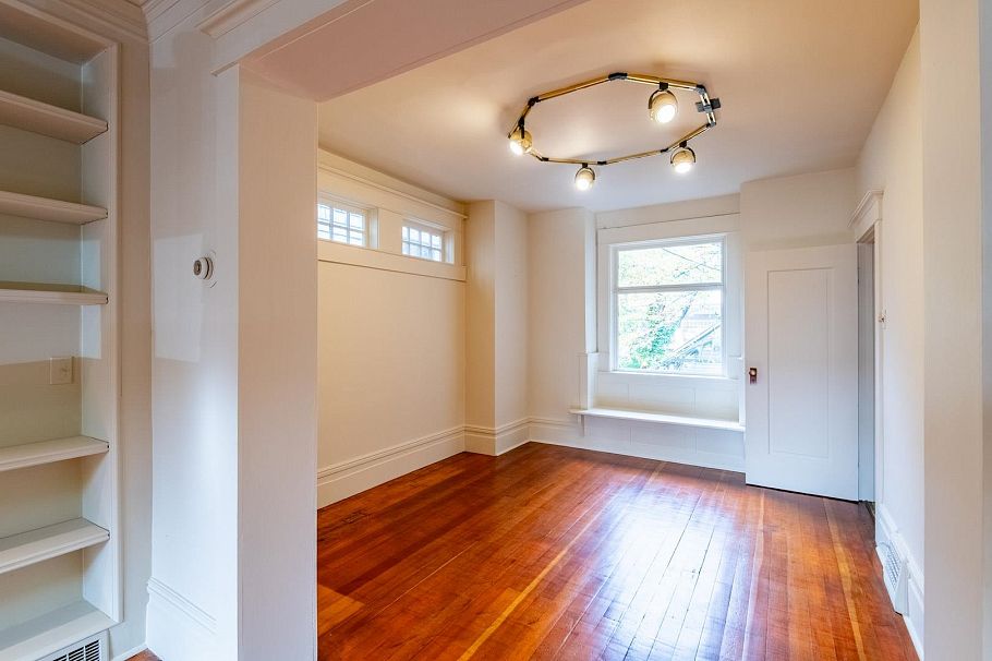 2243 W 5th Avenue Vancouver, BC - 9