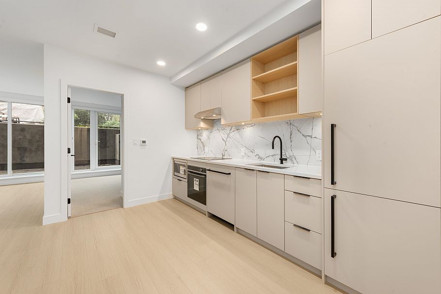 117 422 E 3rd Street North Vancouver, BC - 11