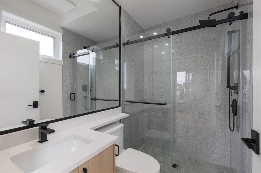 2 6964 Inverness Street Vancouver, BC - 12