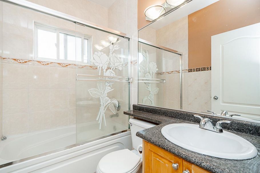 2887 E Georgia Street Vancouver, BC - 19