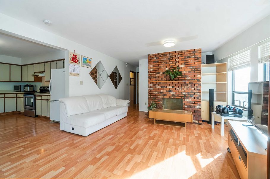 5820 Earles Street Vancouver, BC - 5