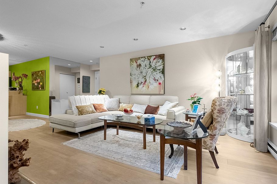 104 3750 Edgemont Boulevard North Vancouver, BC - 1