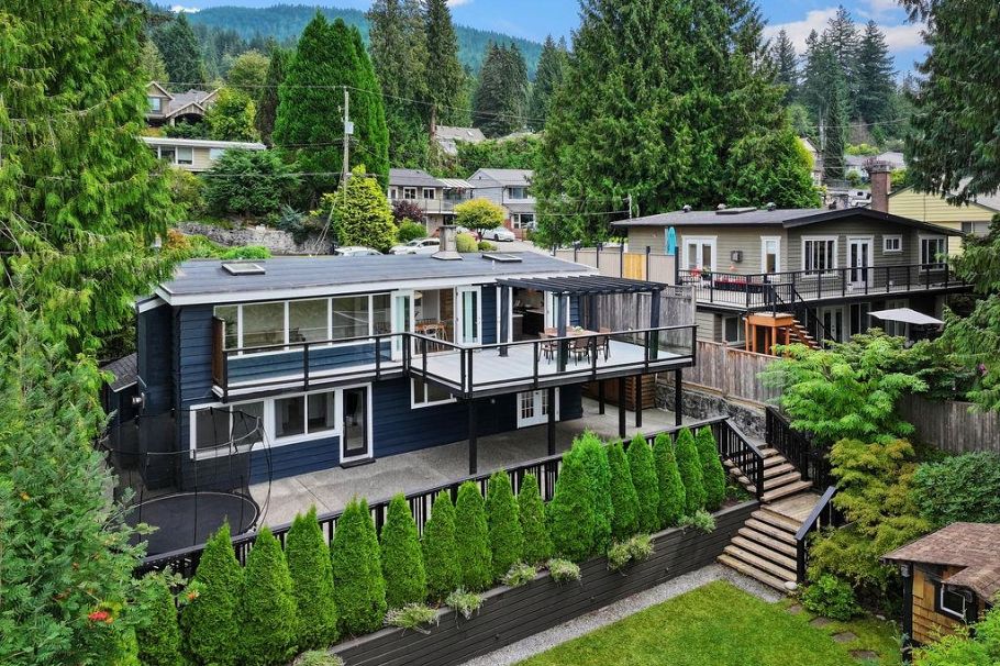 727 Crystal Court North Vancouver, BC - 1