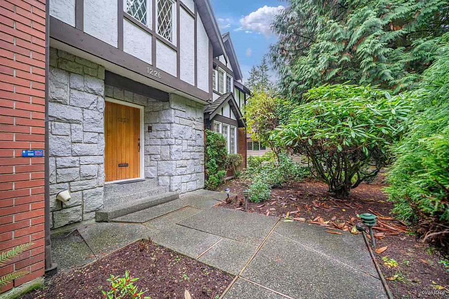 1226 Seymour Boulevard North Vancouver, BC - 4