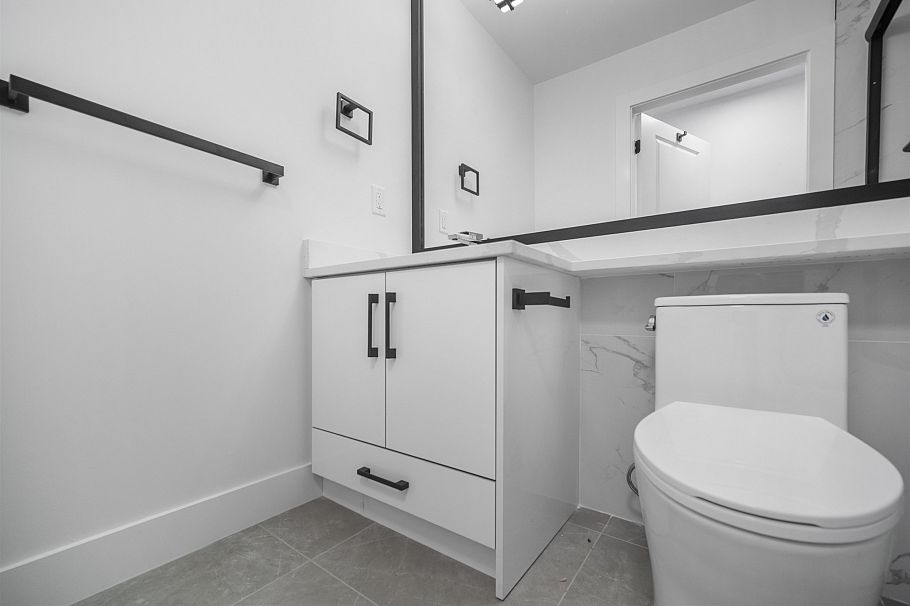 2792 E 49th Avenue Vancouver, BC - 36