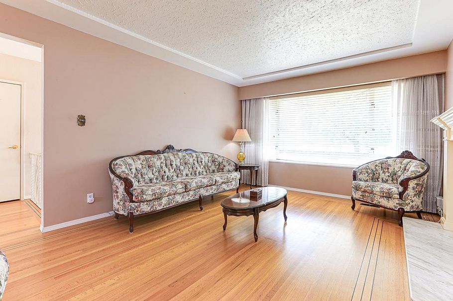 2553 E 20th Avenue Vancouver, BC - 3