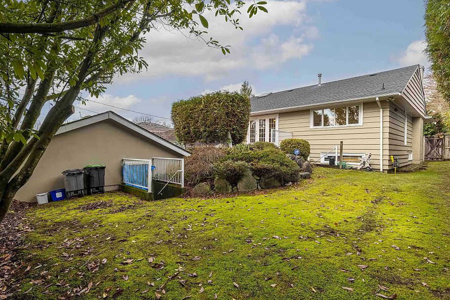 1270 W 46th Avenue Vancouver, BC - 32