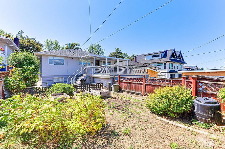 2553 E 20th Avenue Vancouver, BC - 30