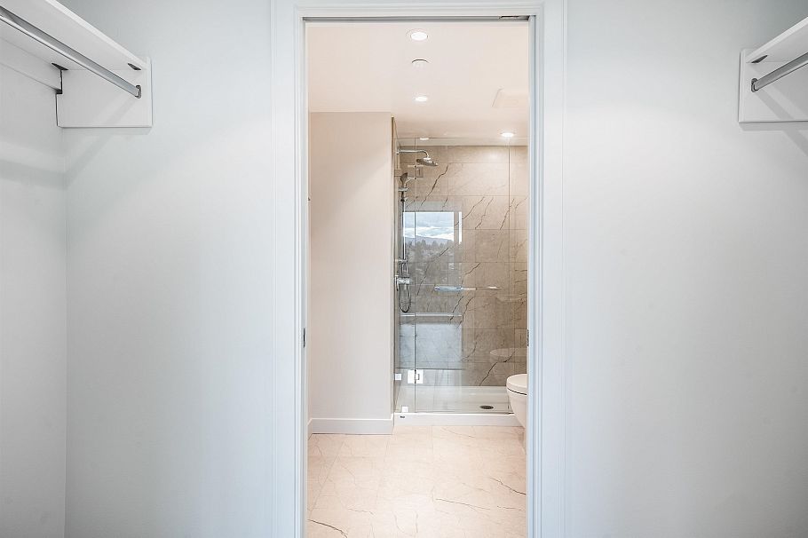 2201 1500 Fern Street North Vancouver, BC - 13