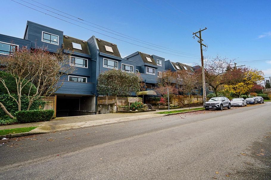 218 1990 W 6th Avenue Vancouver, BC - 2